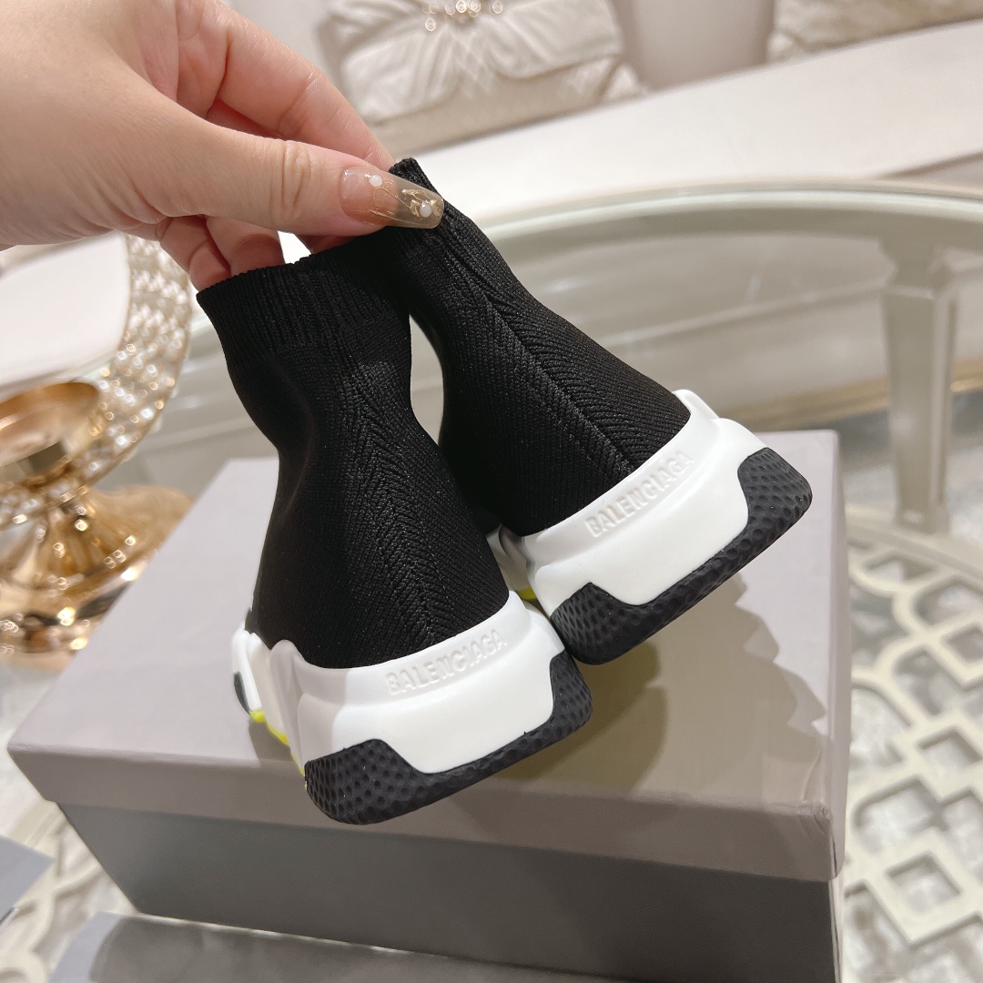 Children's shoes child